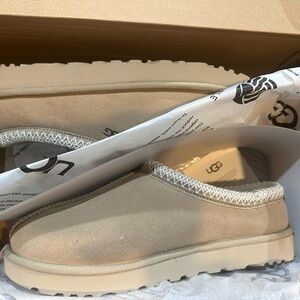 Brand New Tazman Ugg slippers khaki